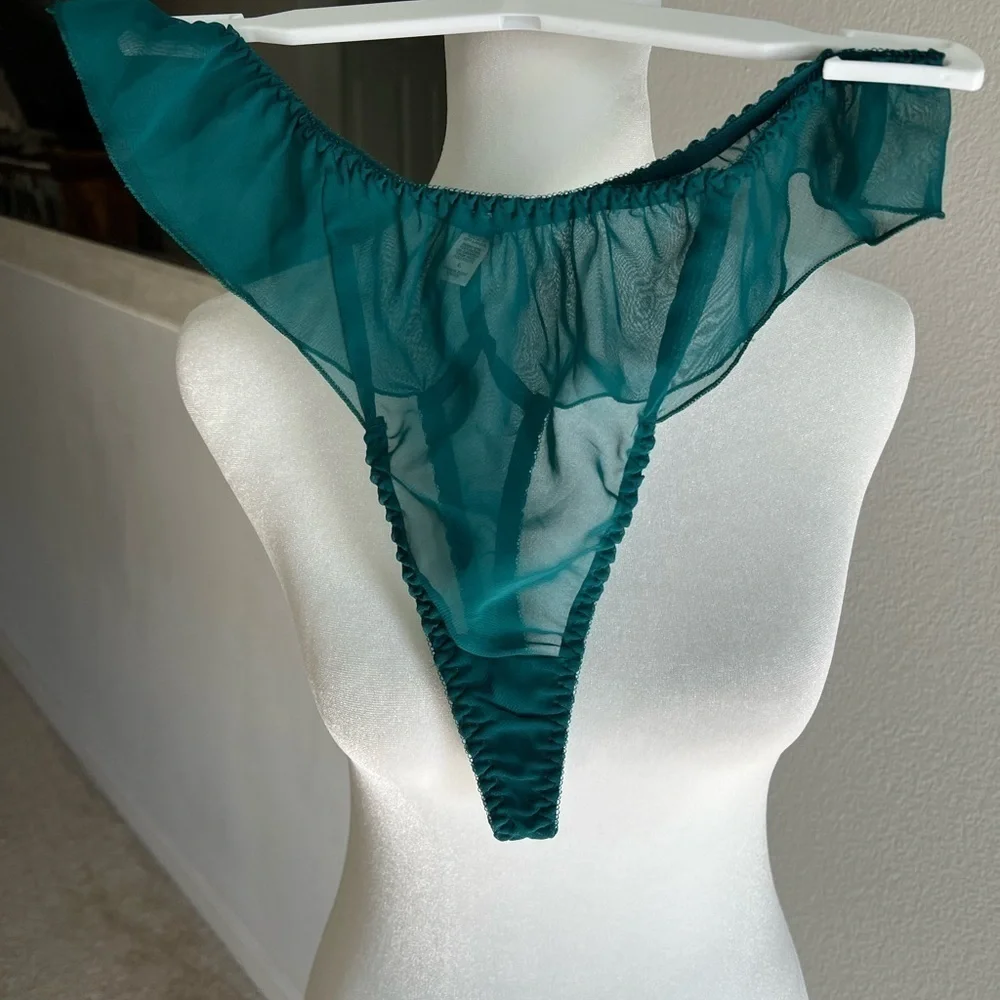 Victoria Secret NWOT Green two piece negligee set, size L